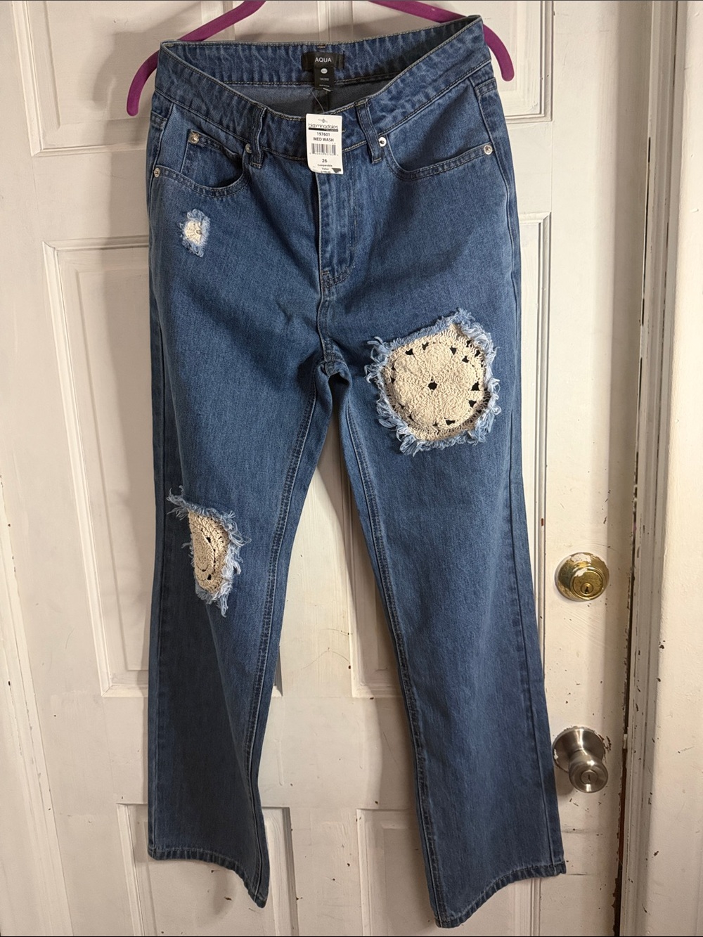 NWT Aqua Straight-Leg Blue Jeans with Cream Patch Distressing- size 26/2